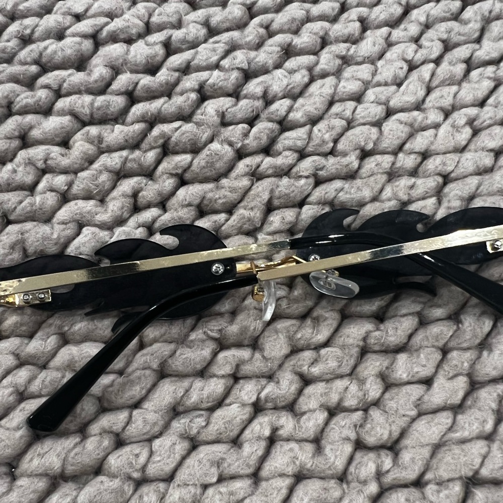 FLAMES SUNGLASSES - Picture 3 of 3
